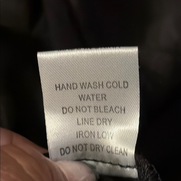 Yaya & co Black Off-Shoulder crop top Blouse, elastic cuffs, size small - Picture 4 of 8